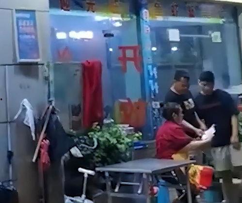 重庆男生酒店吃瓜事件,一场意外的网络风波