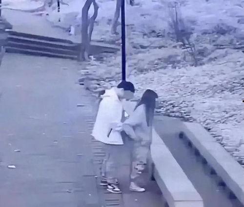 虞山公园吃瓜事件视频,一场引发热议的公共道德风波