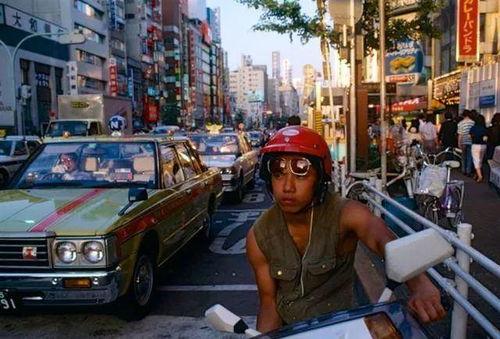 新宿车站吃瓜事件,一场引发热议的公共秩序风波